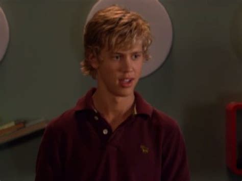 1 Austin Butler As James Garrett. Believe it or not, Austin Butler was a cast member on Zoey 101. He played James, a fellow student and love interest for Zoey, in 11 episodes. Austin became a pretty popular name in Hollywood following Zoey 101.